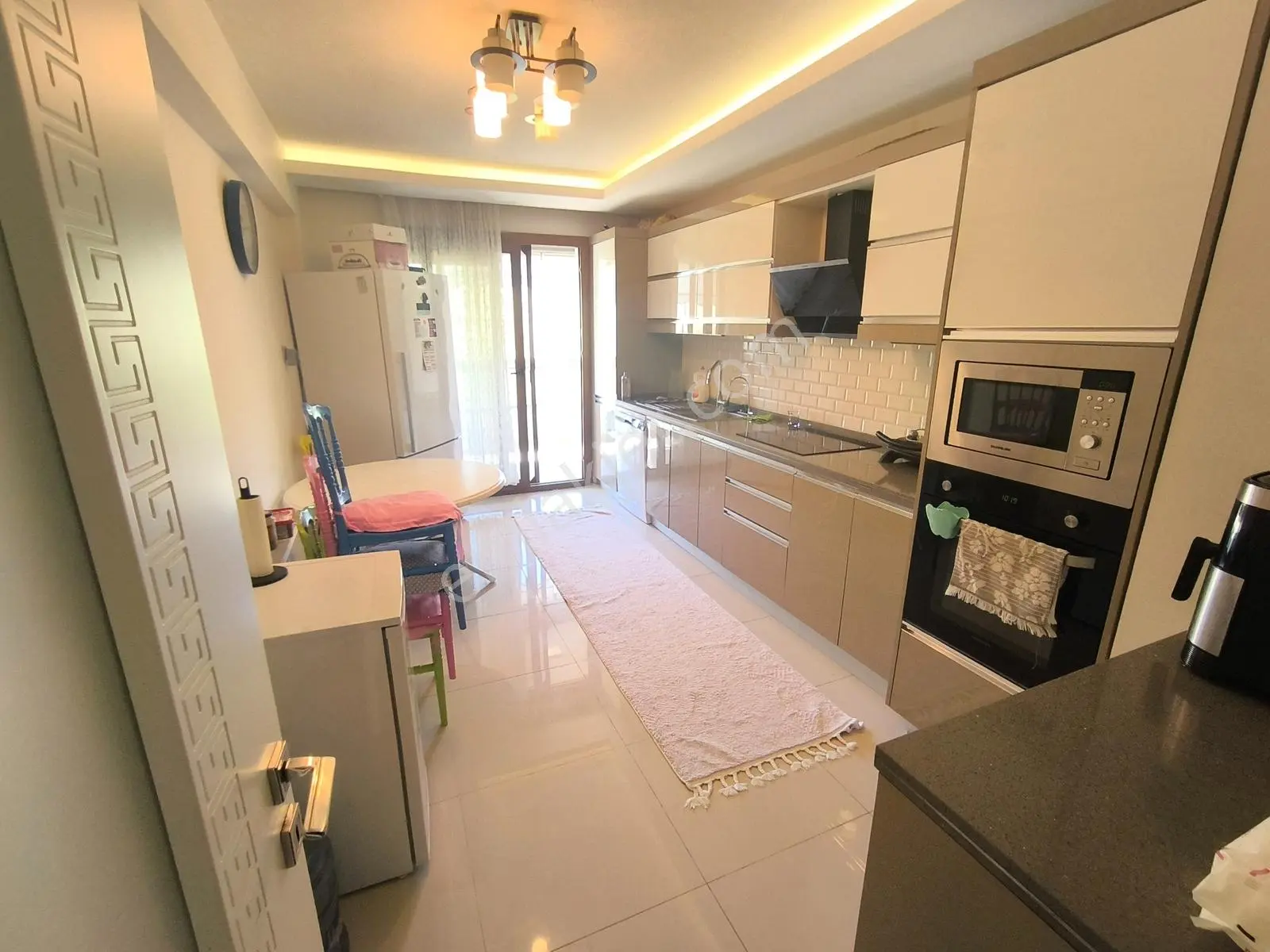 Muga'dan Gencerler Havuzlu Sitede,ebeveyn Banyolu Satılık 3+1 — fotoğraf 3