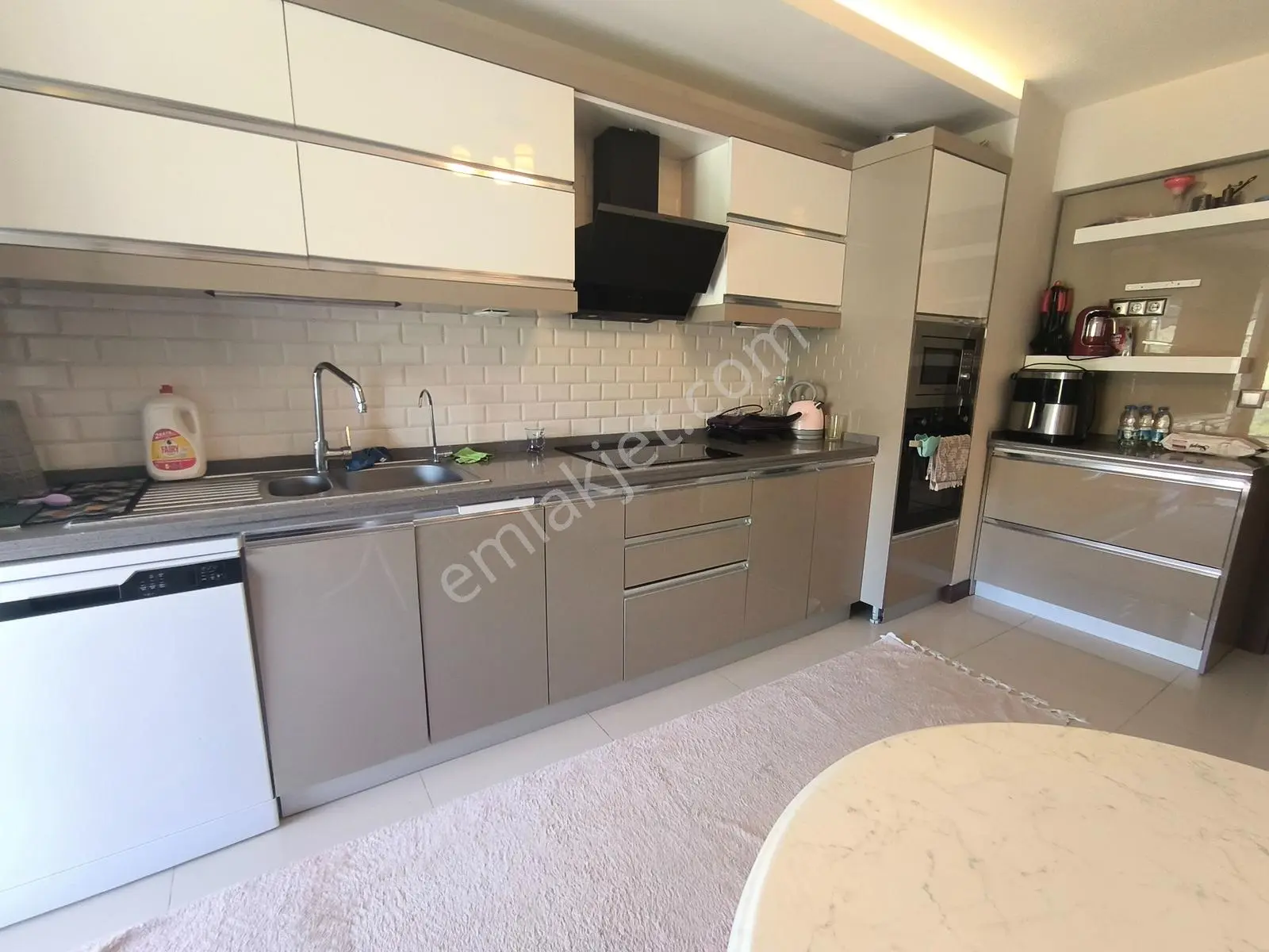 Muga'dan Gencerler Havuzlu Sitede,ebeveyn Banyolu Satılık 3+1 — fotoğraf 5