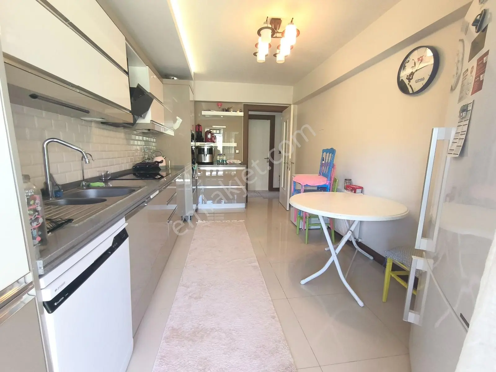 Muga'dan Gencerler Havuzlu Sitede,ebeveyn Banyolu Satılık 3+1 — fotoğraf 6