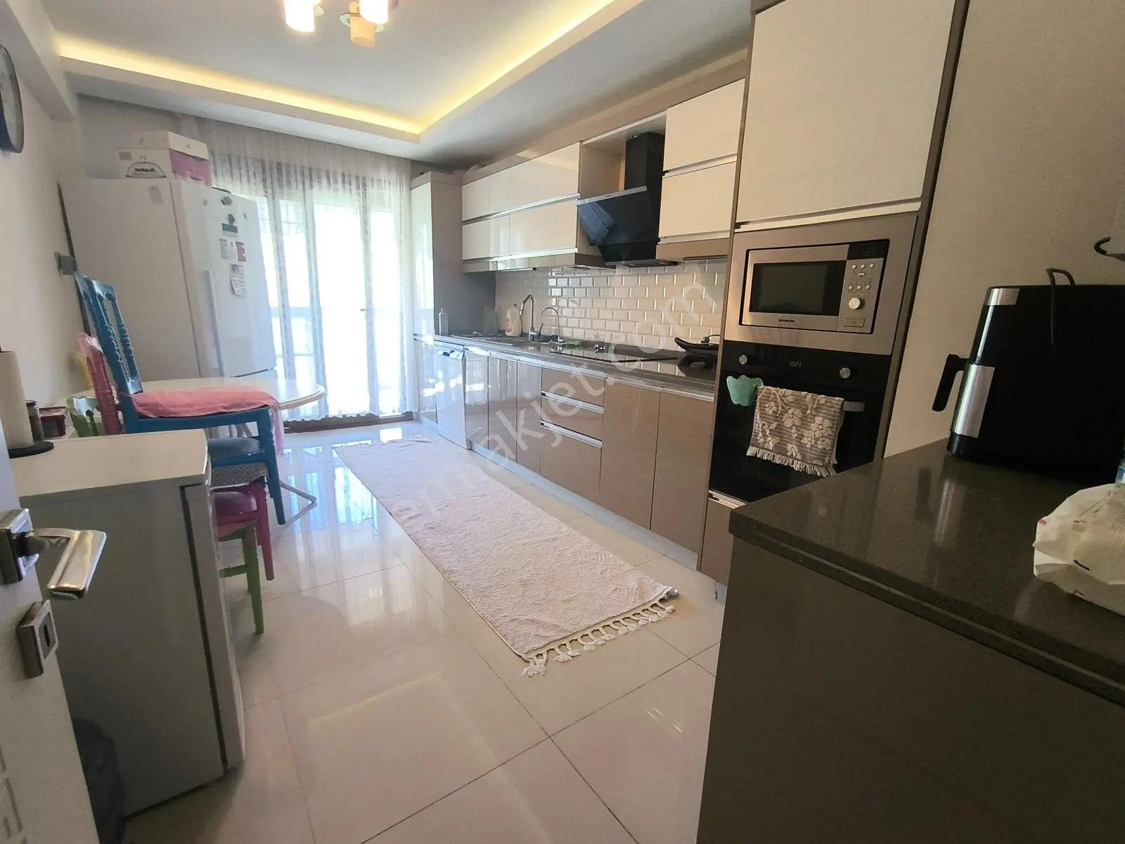 Muga'dan Gencerler Havuzlu Sitede,ebeveyn Banyolu Satılık 3+1 — fotoğraf 13