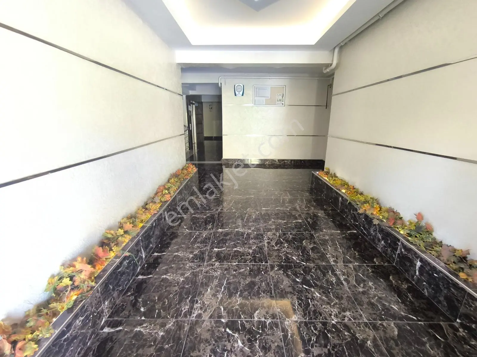 Muga'dan Gencerler Havuzlu Sitede,ebeveyn Banyolu Satılık 3+1 — fotoğraf 43