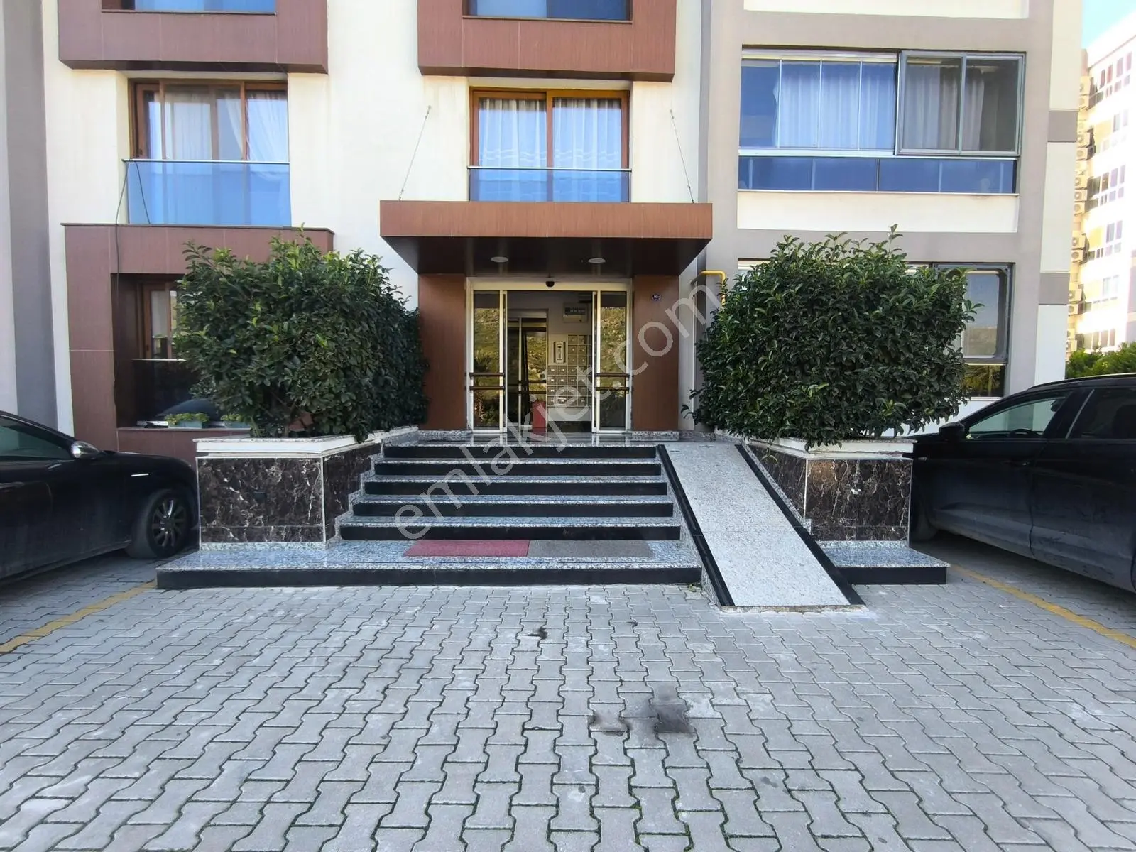 Muga'dan Gencerler Havuzlu Sitede,ebeveyn Banyolu Satılık 3+1 — fotoğraf 46