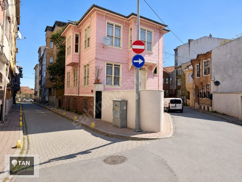 Fatih Zeyrekte İkinci Derece Tarihi Eser Tescilli Ahşap Konak — fotoğraf 3