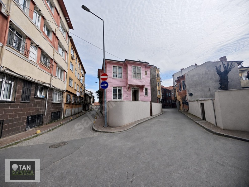 Fatih Zeyrekte İkinci Derece Tarihi Eser Tescilli Ahşap Konak — fotoğraf 4