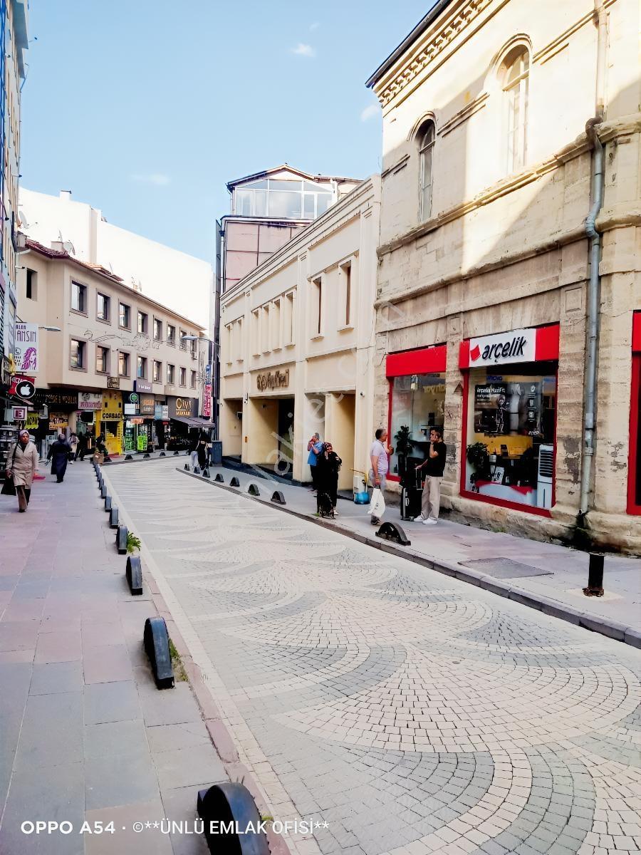 Ünlü Emlaktan Şehir Merkezinde Acil Satılık 2+1 Hemdaire Hemofis — fotoğraf 2