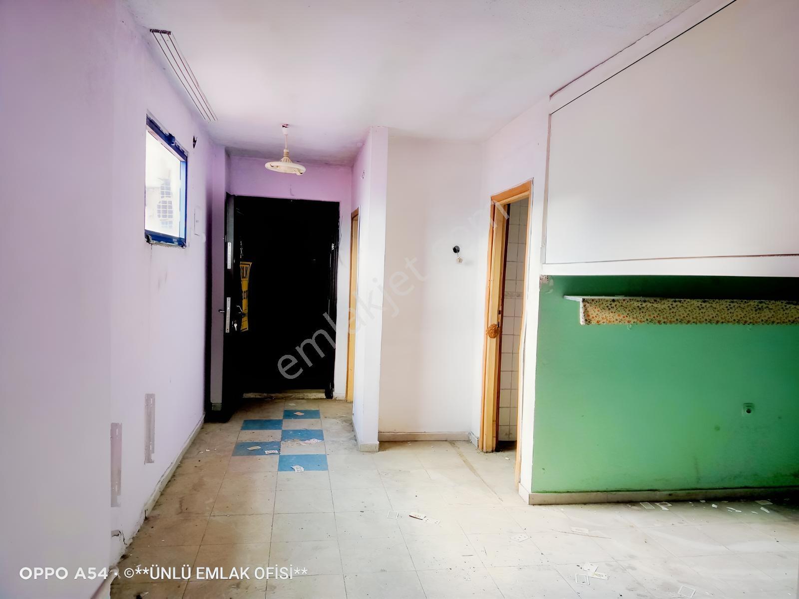 Ünlü Emlaktan Şehir Merkezinde Acil Satılık 2+1 Hemdaire Hemofis — fotoğraf 3