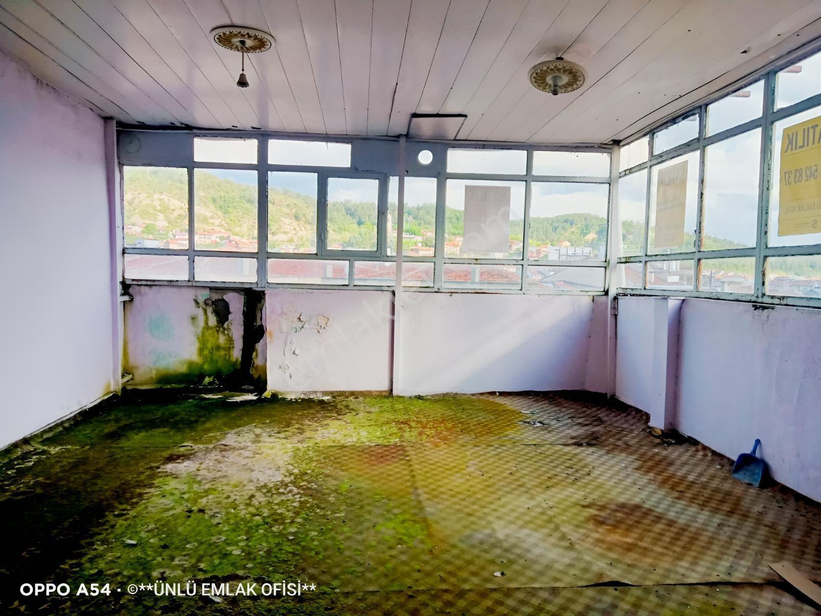 Ünlü Emlaktan Şehir Merkezinde Acil Satılık 2+1 Hemdaire Hemofis — fotoğraf 23