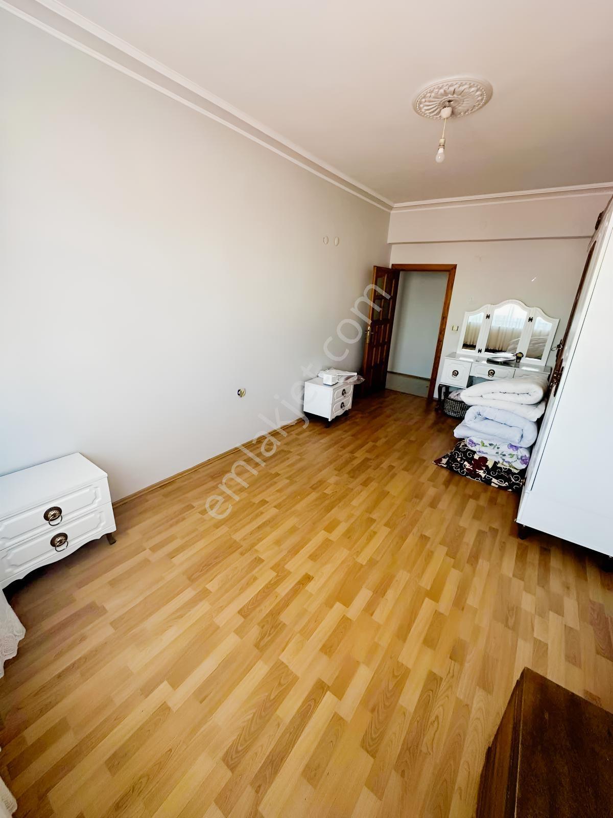 Hekimoğlu'ndan Şirinevler Mh Geniş Kullanımlı Satılık 2+1 Daire — fotoğraf 3