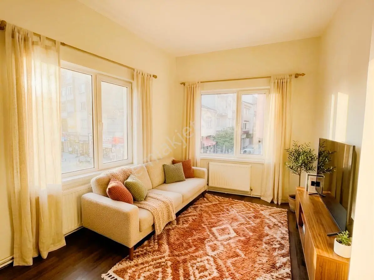Merkezi Konumda İstiklal'de Yatırımlık / Oturumluk 1+1 Daire — fotoğraf 2