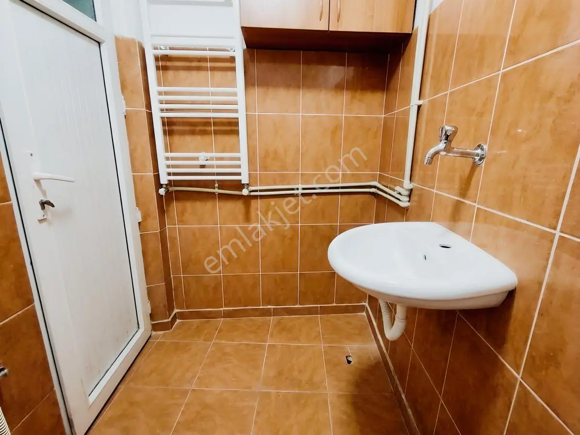 Merkezi Konumda İstiklal'de Yatırımlık / Oturumluk 1+1 Daire — fotoğraf 8