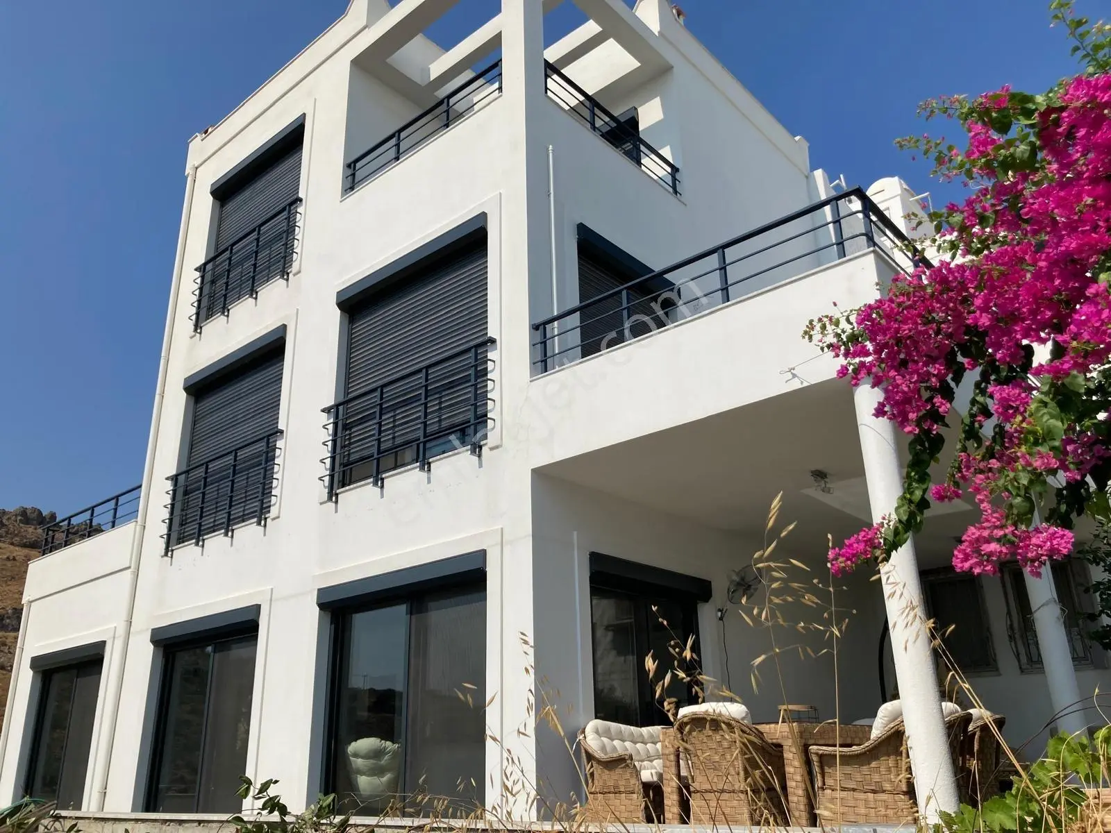 Bodrum Deniz Manzaralı Plajlı Sitede Müstakil Bahçeli Villa