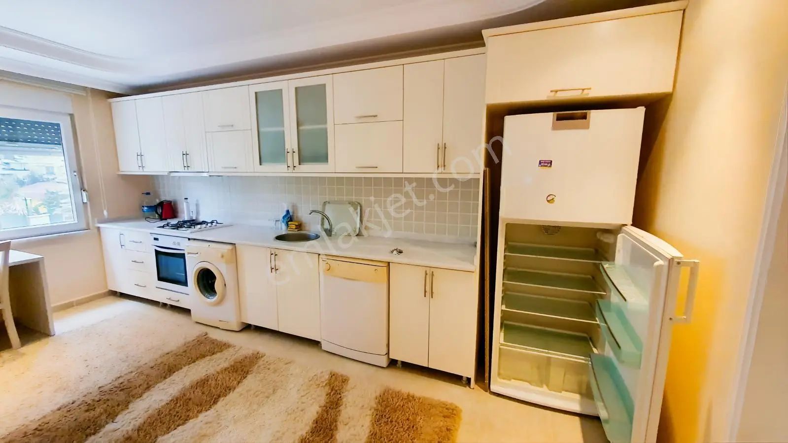 Alanya Mahmutlar'da Denize 350 M Eşyalı Geniş 1+1 Daire — fotoğraf 8