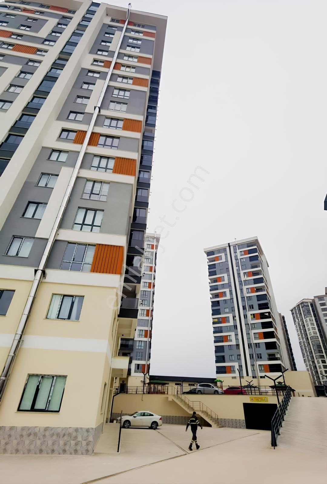 Kuzeykent Irmak Sitesinde Kapalı Garajlı Eşyalı Satılık 2+1daire — fotoğraf 32