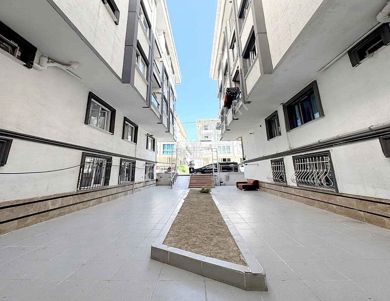 Yıldırım Yapı'dan Metrobüsün Dibinde 2+1 Eminevime Uygun Site İçerisinde Balkonlu Arakat Daire!! — fotoğraf 13