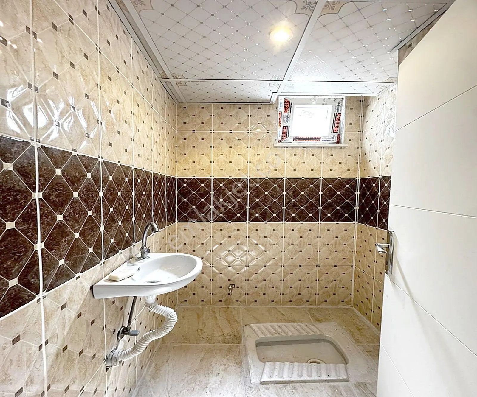 Yıldırım Yapı'dan Metrobüsün Dibinde 2+1 Eminevime Uygun Site İçerisinde Balkonlu Arakat Daire!! — fotoğraf 18