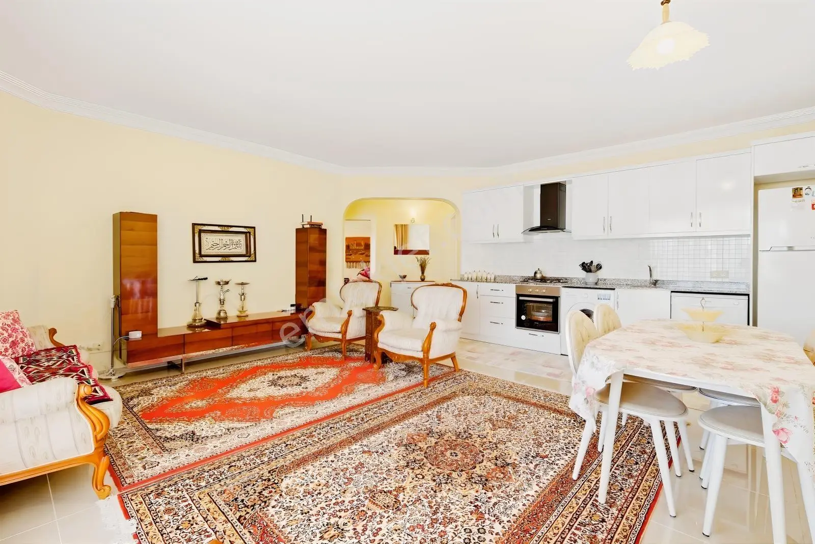 Alanya Merkez Cumhuriyet'te Denize 250 M 190 M² Eşyalı 3+1 — fotoğraf 2
