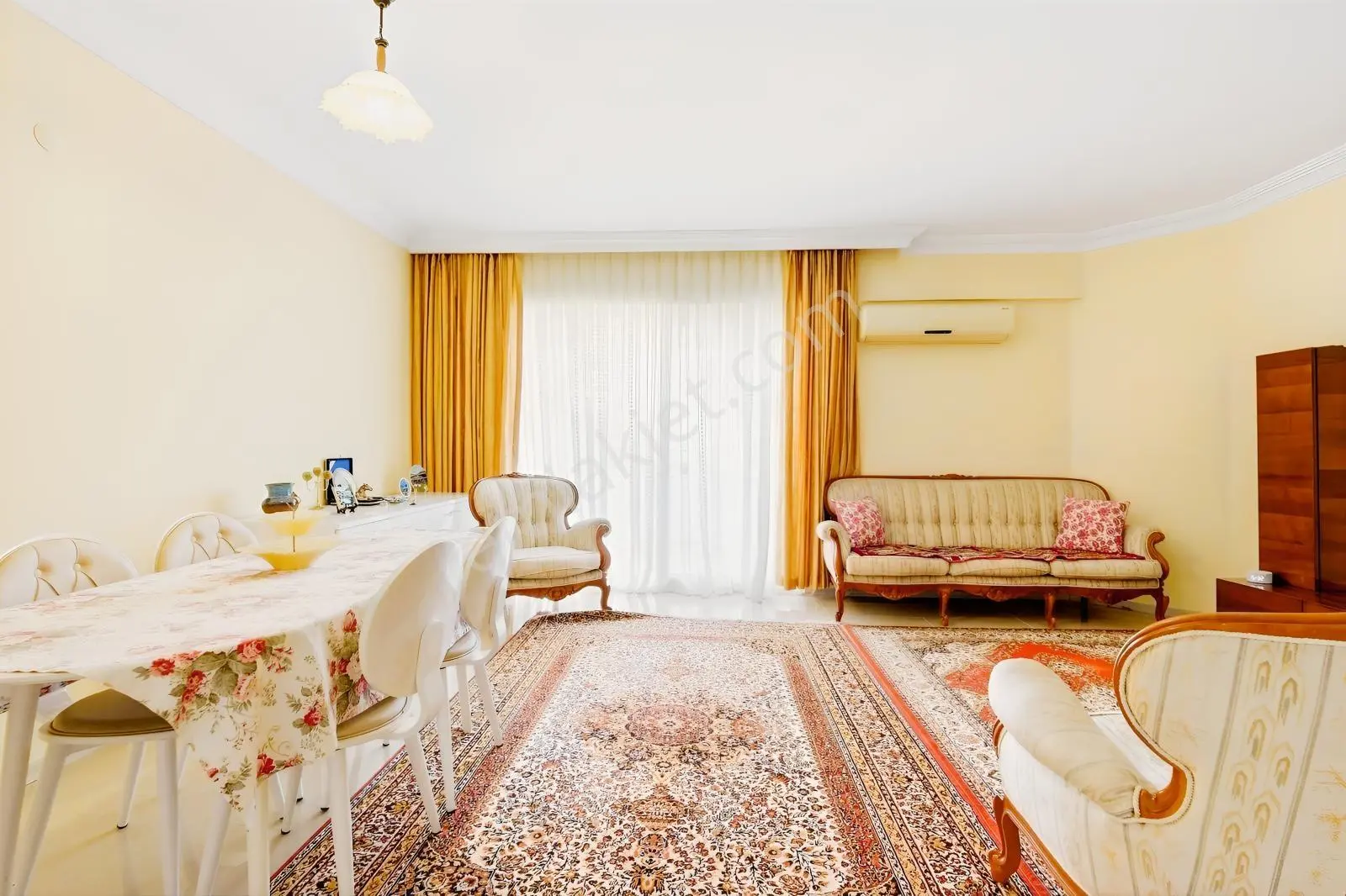 Alanya Merkez Cumhuriyet'te Denize 250 M 190 M² Eşyalı 3+1 — fotoğraf 3