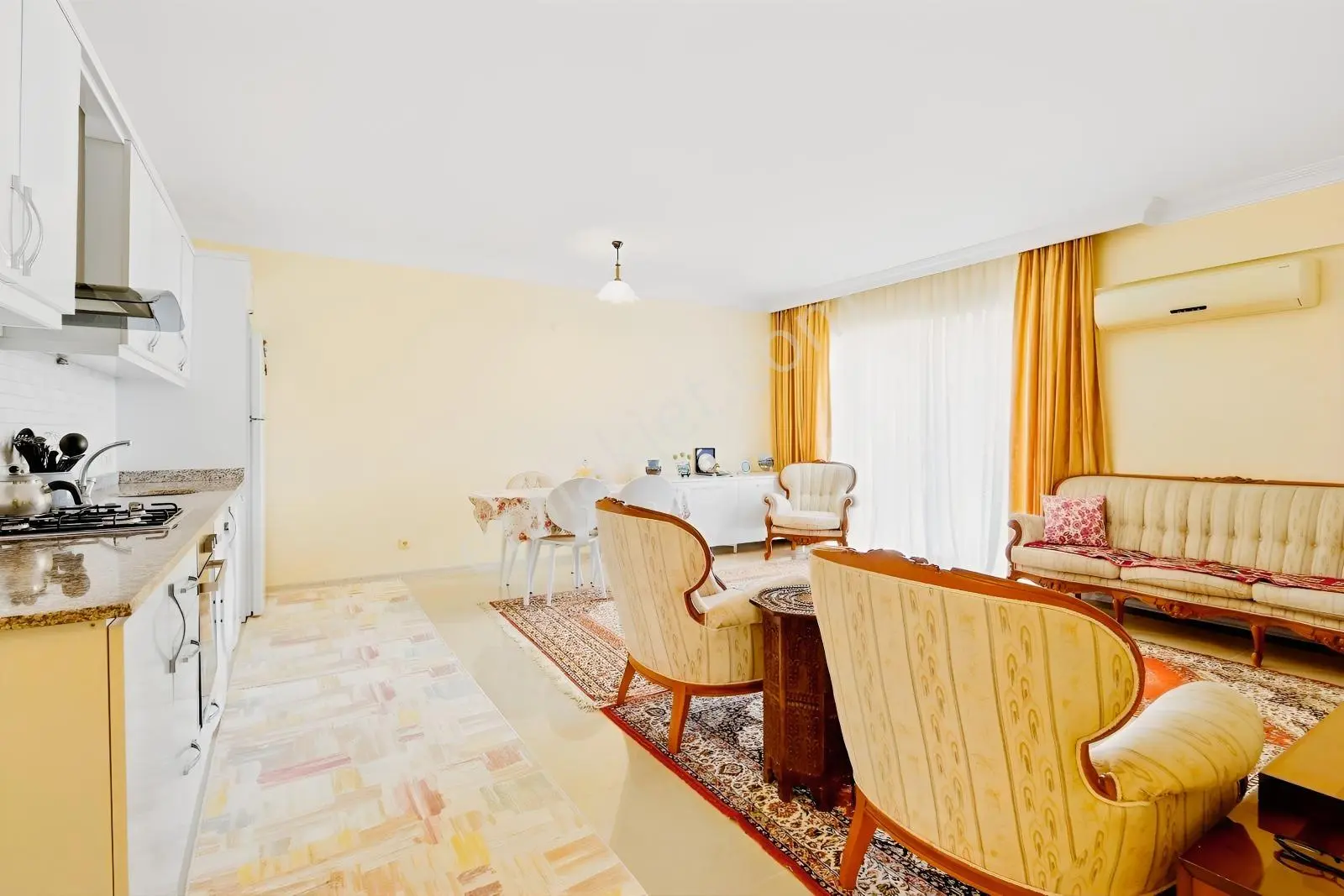 Alanya Merkez Cumhuriyet'te Denize 250 M 190 M² Eşyalı 3+1 — fotoğraf 4
