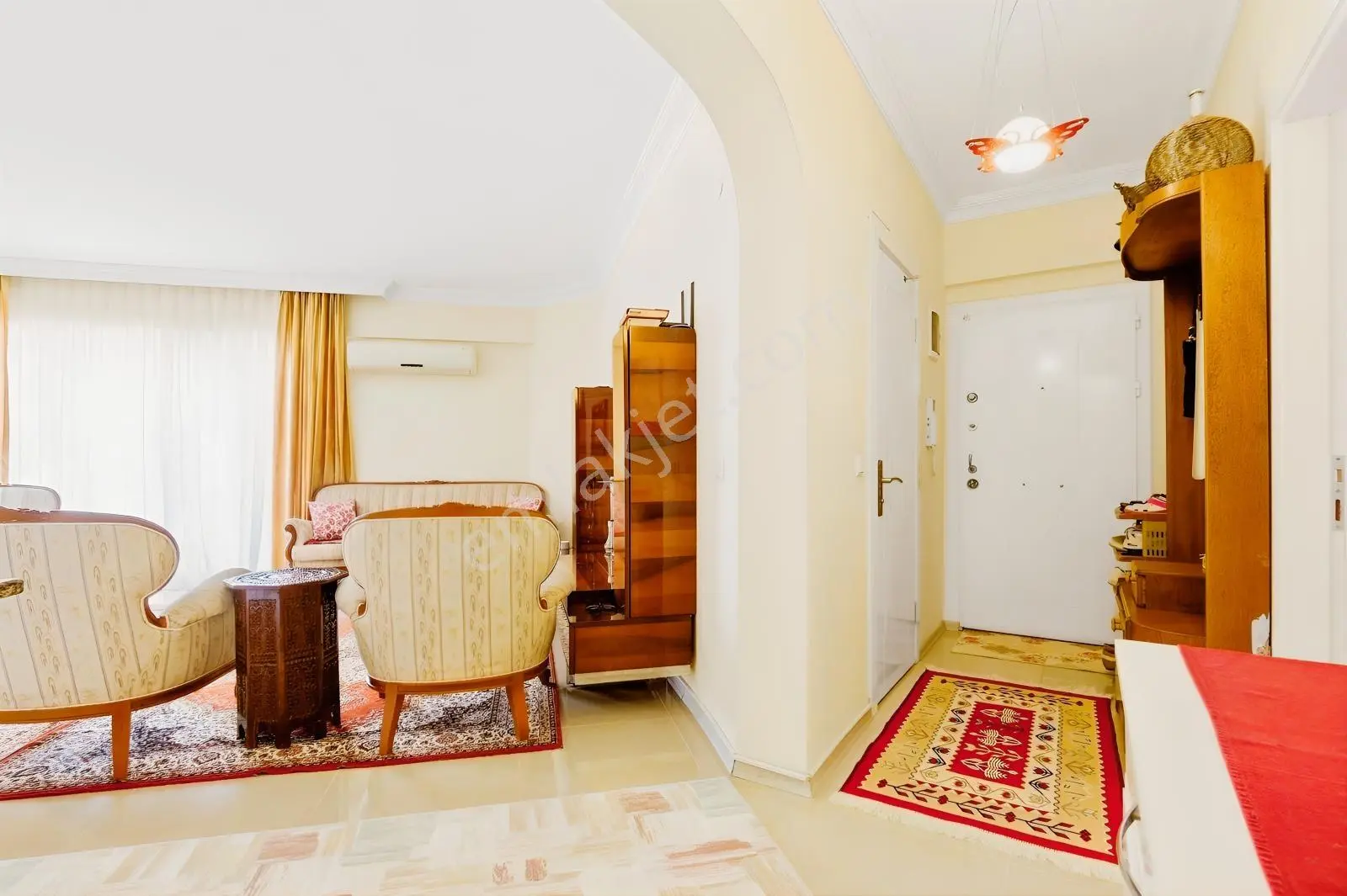 Alanya Merkez Cumhuriyet'te Denize 250 M 190 M² Eşyalı 3+1 — fotoğraf 7