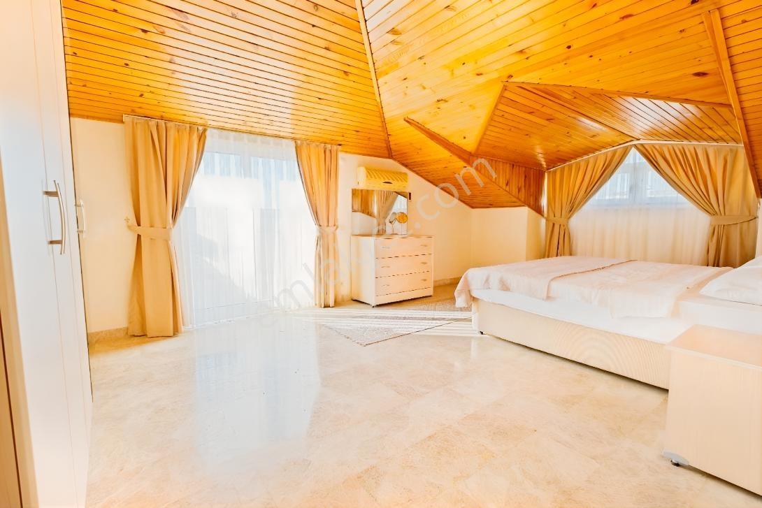 Alanya Cikcilli'de Deniz Manzaralı 220 M² Eşyalı 4+1 Dubleks — fotoğraf 12