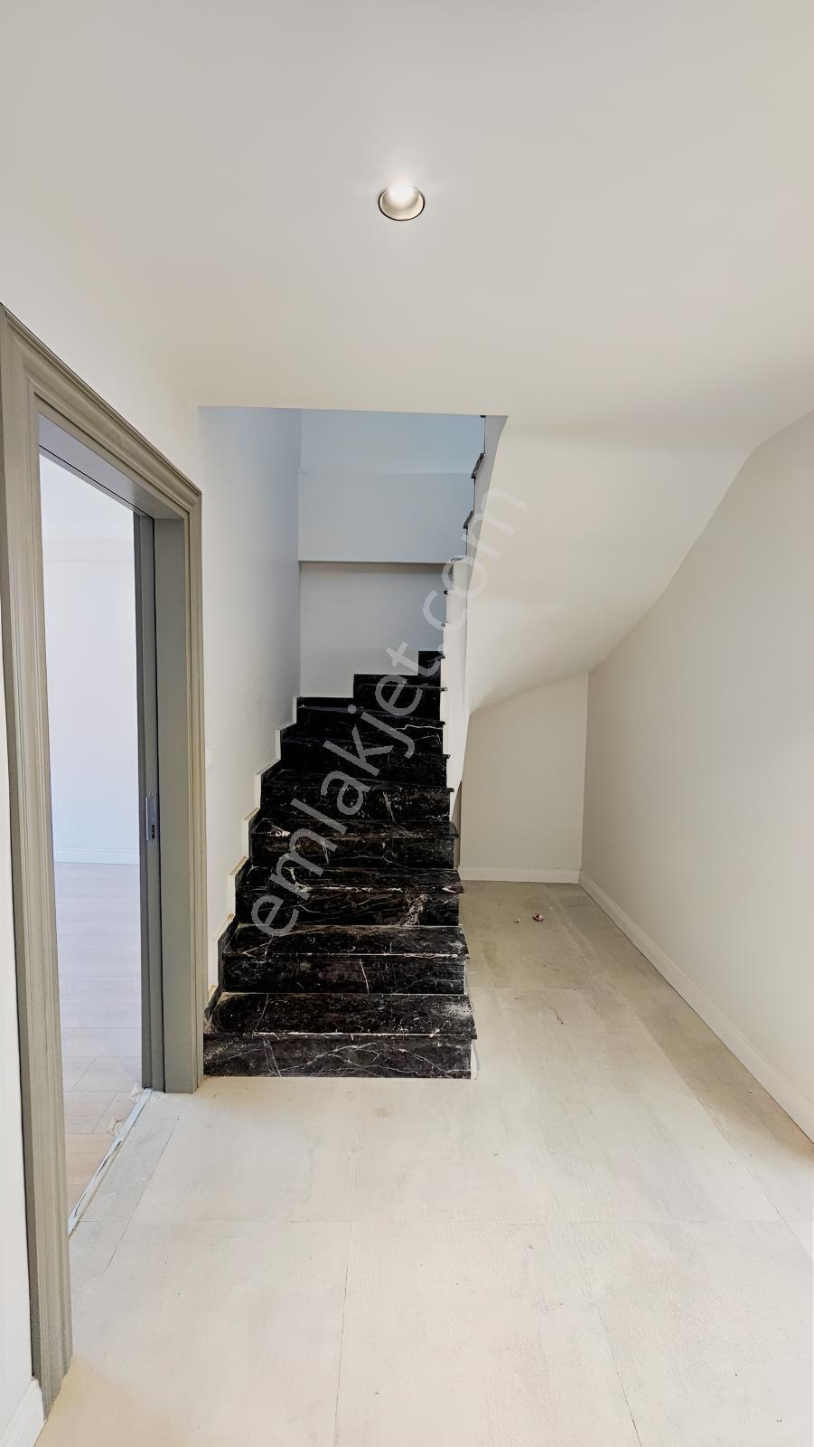 Gebze Hacıhalilde Yazı Caddesinde Satılık 4+1 Dubleks Daire — fotoğraf 11