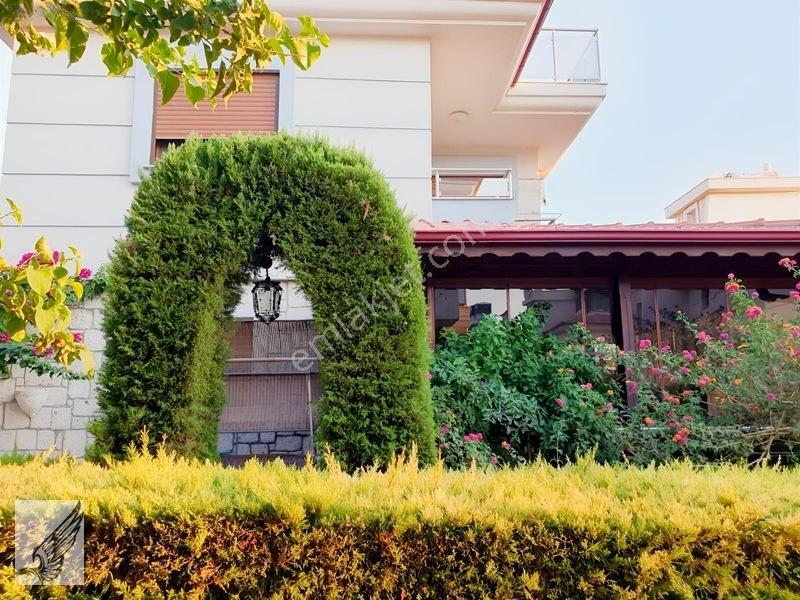 Akarca Florya Sitesinde Dublex Eşyalı Villa Satılık — fotoğraf 5