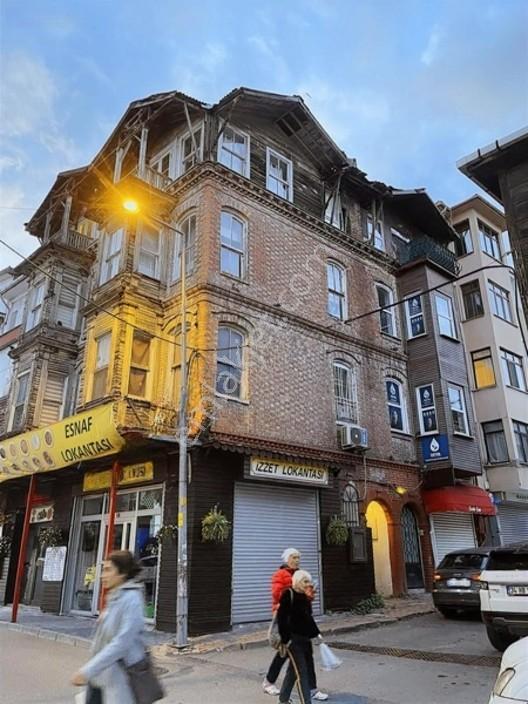Sarıyer Büyükdere'de Köşebaşında Müstakil Yol Yalısı Satılık — fotoğraf 3