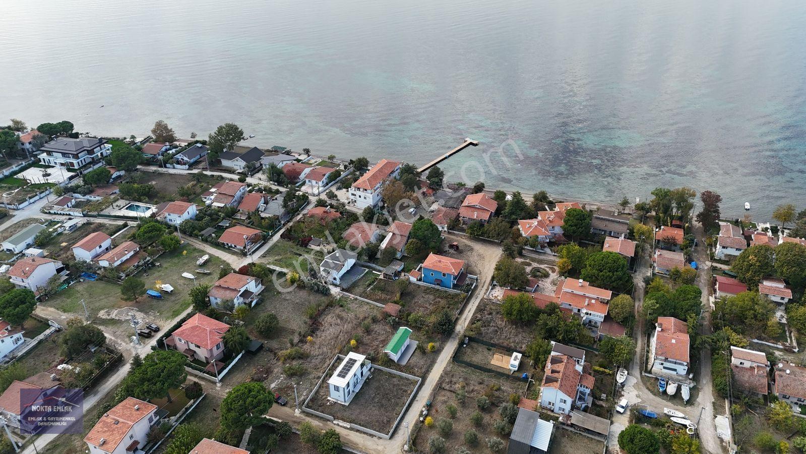 Nokta Emlak | Saros Tatil Köyünde 2 Adet Bitişik 400 M2 Net Arsa Tel Duvar Çevrili — fotoğraf 25