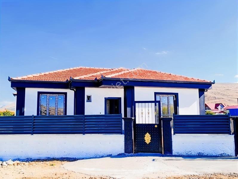 Geniş Bahçeli Yola Sıfır Müstakil Yayla Evi