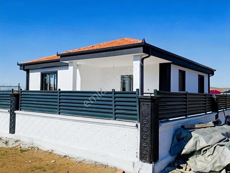 Geniş Bahçeli Yola Sıfır Müstakil Yayla Evi — fotoğraf 2