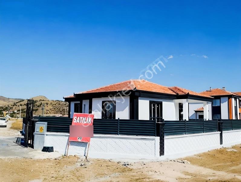 Geniş Bahçeli Yola Sıfır Müstakil Yayla Evi — fotoğraf 4