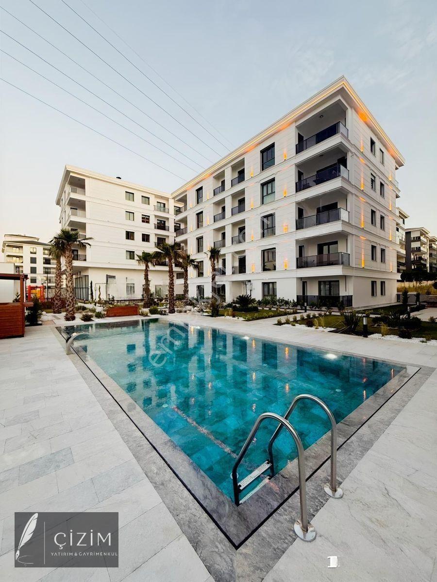 Yenişafak'Ta Havuzlu Site İçerisinde Satılık 3+1 Lüks Daire