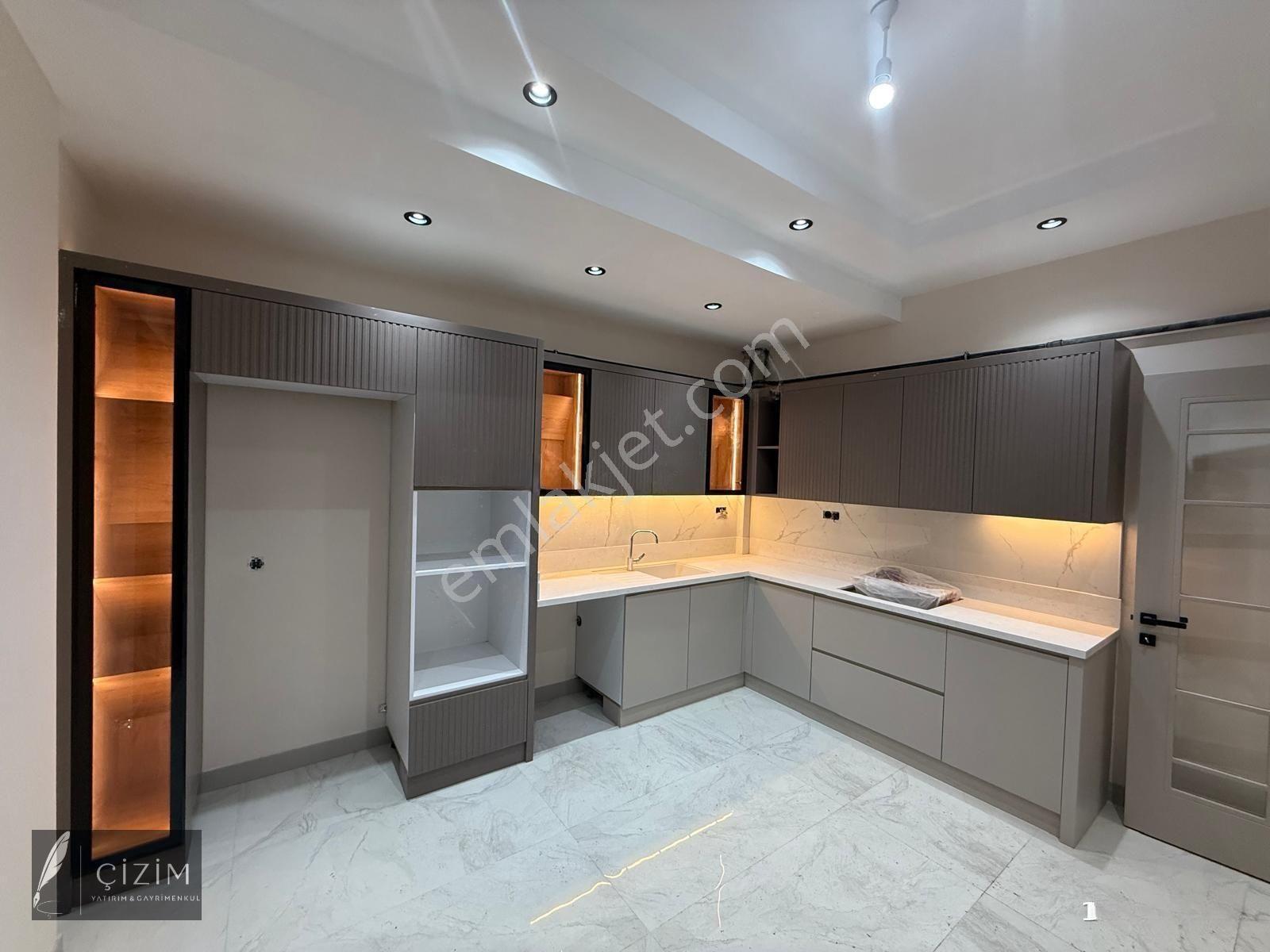 Yenişafak'ta Havuzlu Site İçerisinde Satılık 3+1 Lüks Daire — fotoğraf 5