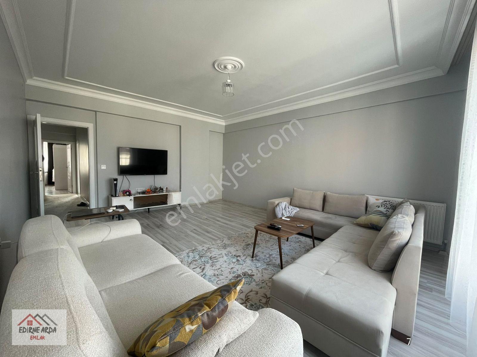 Arda Emlak Ofisin’den Ayşekadın Mevkiinde Kapalı Balkonlu Daire — fotoğraf 3