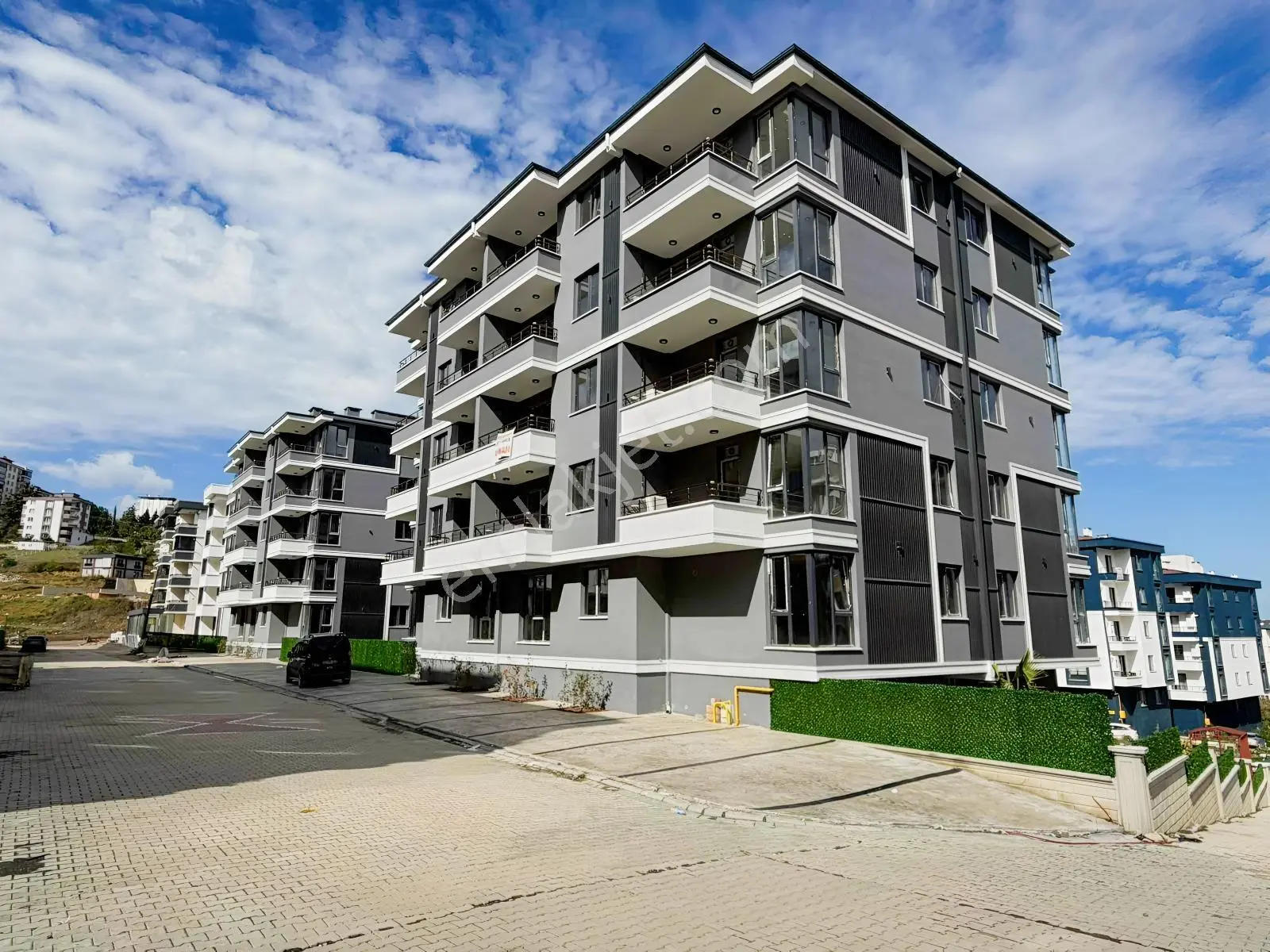 Site İçi Havuzlu Manzaralı Sıfır 1+1 Satılık Daire — fotoğraf 5
