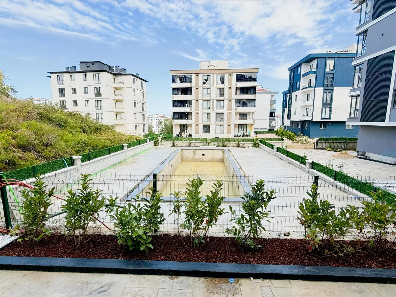 Site İçi Havuzlu Manzaralı Sıfır 1+1 Satılık Daire — fotoğraf 6