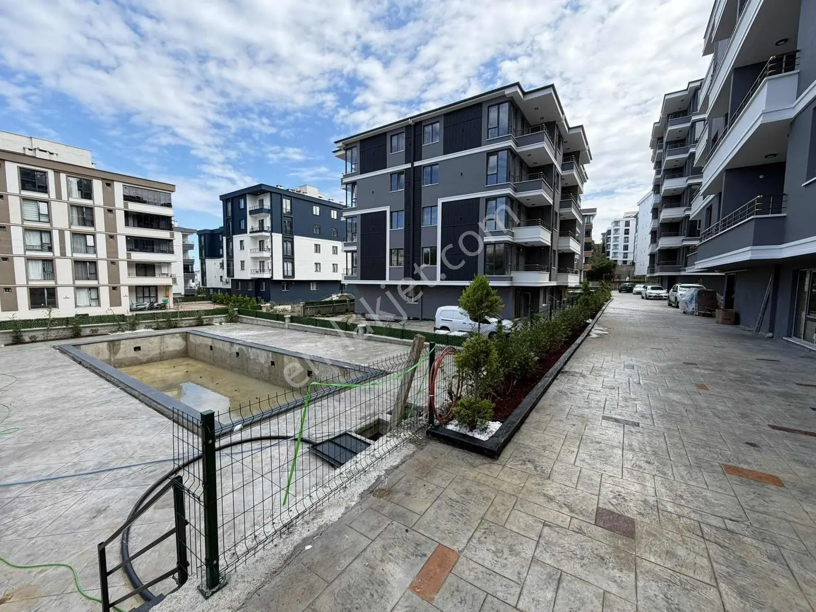 Site İçi Havuzlu Manzaralı Sıfır 1+1 Satılık Daire — fotoğraf 7