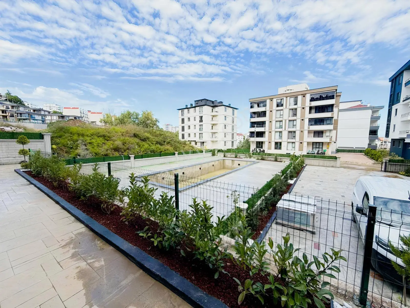 Site İçi Havuzlu Manzaralı Sıfır 1+1 Satılık Daire — fotoğraf 8