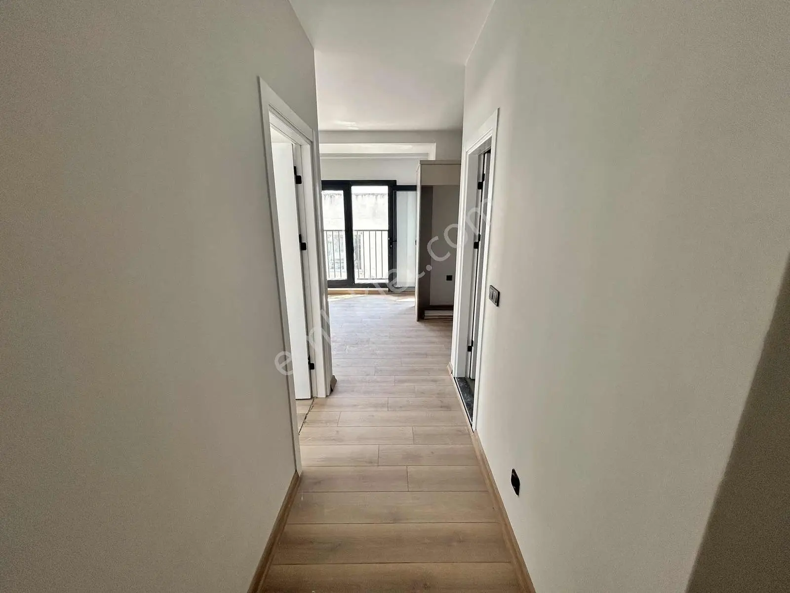 Acil Kuşadası Merkez Denize 200 Metre Mesafede Satılık 2+1 Daire — fotoğraf 15