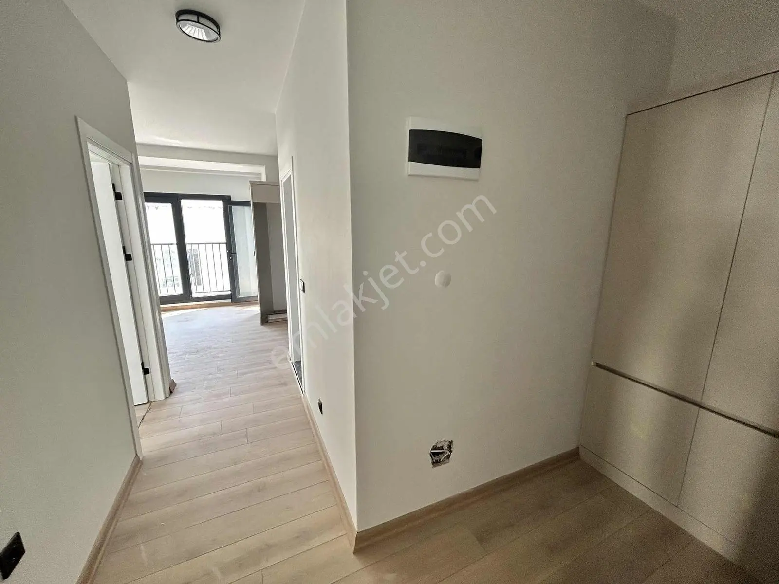 Acil Kuşadası Merkez Denize 200 Metre Mesafede Satılık 2+1 Daire — fotoğraf 16