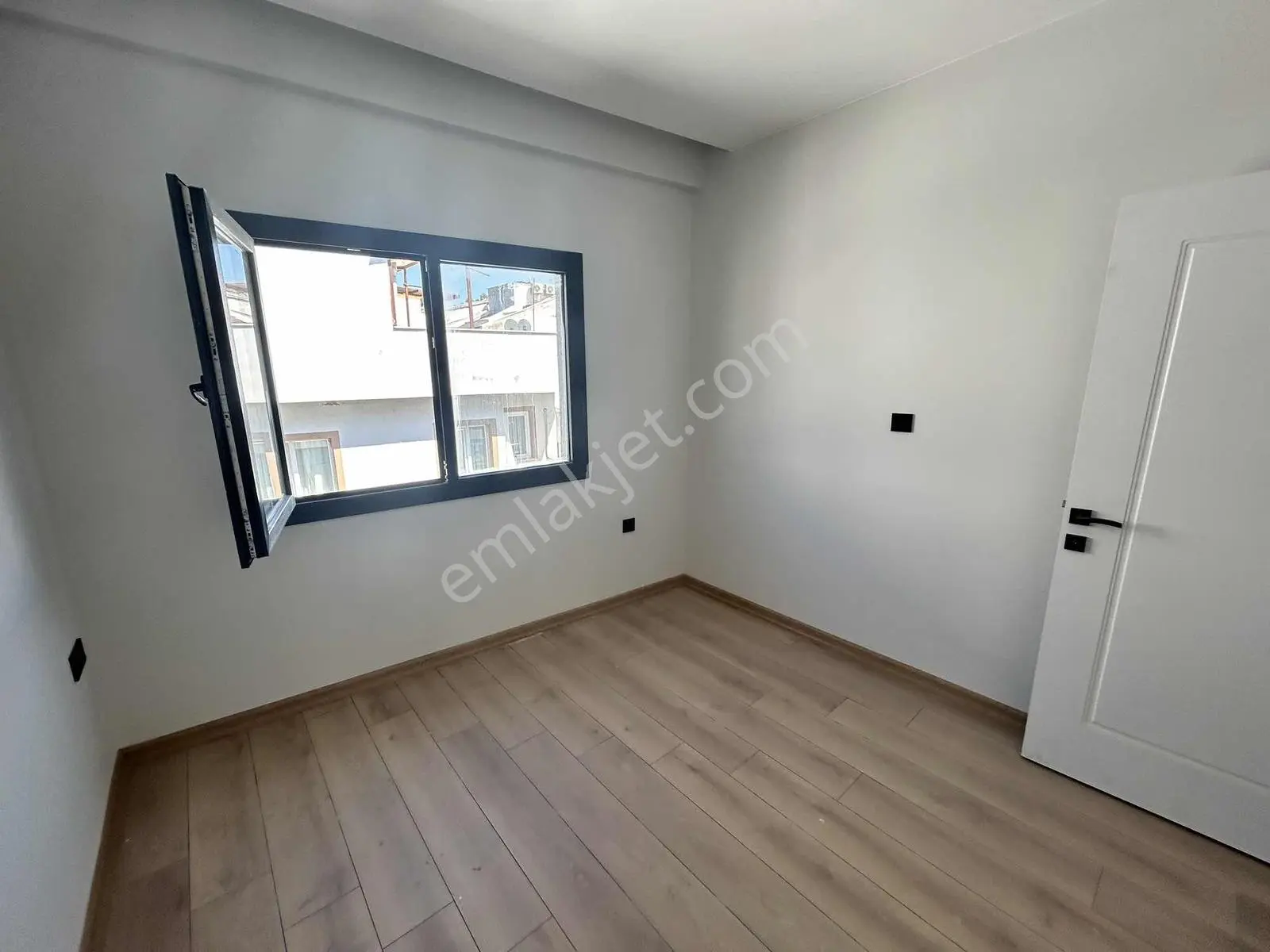 Acil Kuşadası Merkez Denize 200 Metre Mesafede Satılık 2+1 Daire — fotoğraf 22