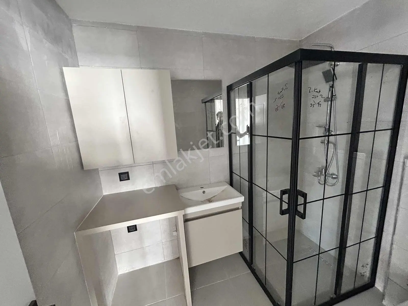 Acil Kuşadası Merkez Denize 200 Metre Mesafede Satılık 2+1 Daire — fotoğraf 28