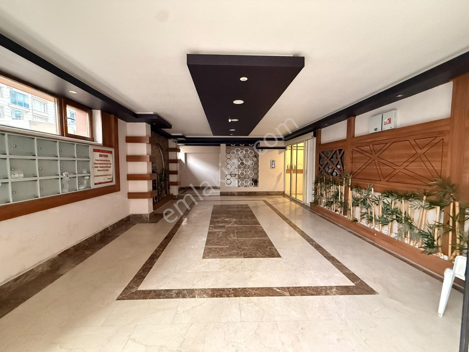 Ulukaya*okullar Cadde Üzeri Park Yakını Kat Konumunda 3+1 Daire — fotoğraf 2