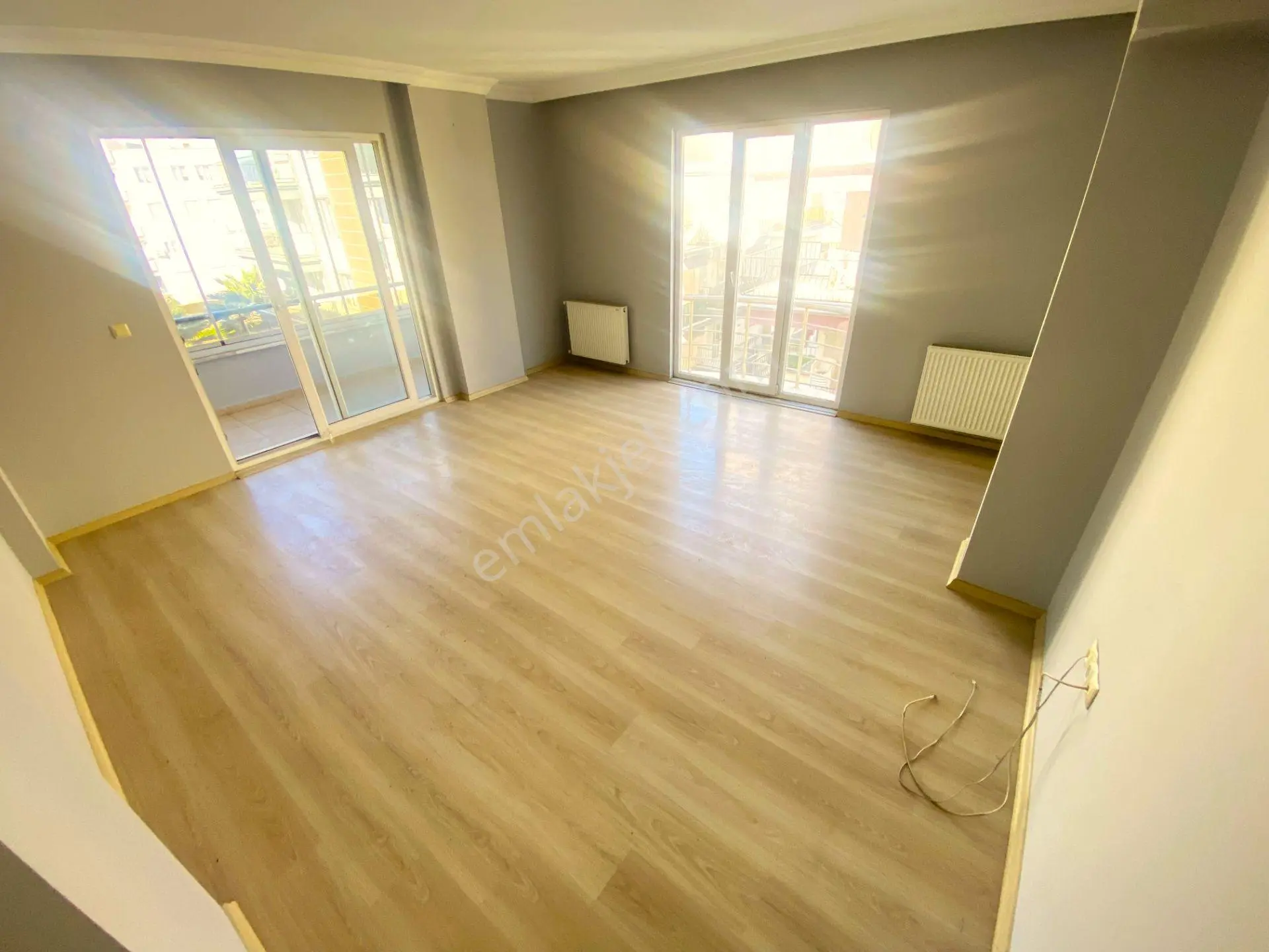 Aktiften Akçayda Satılık Denize 300 Metre 9 Yaşında Arakat Harika Devasa 2+1 Daire — fotoğraf 3