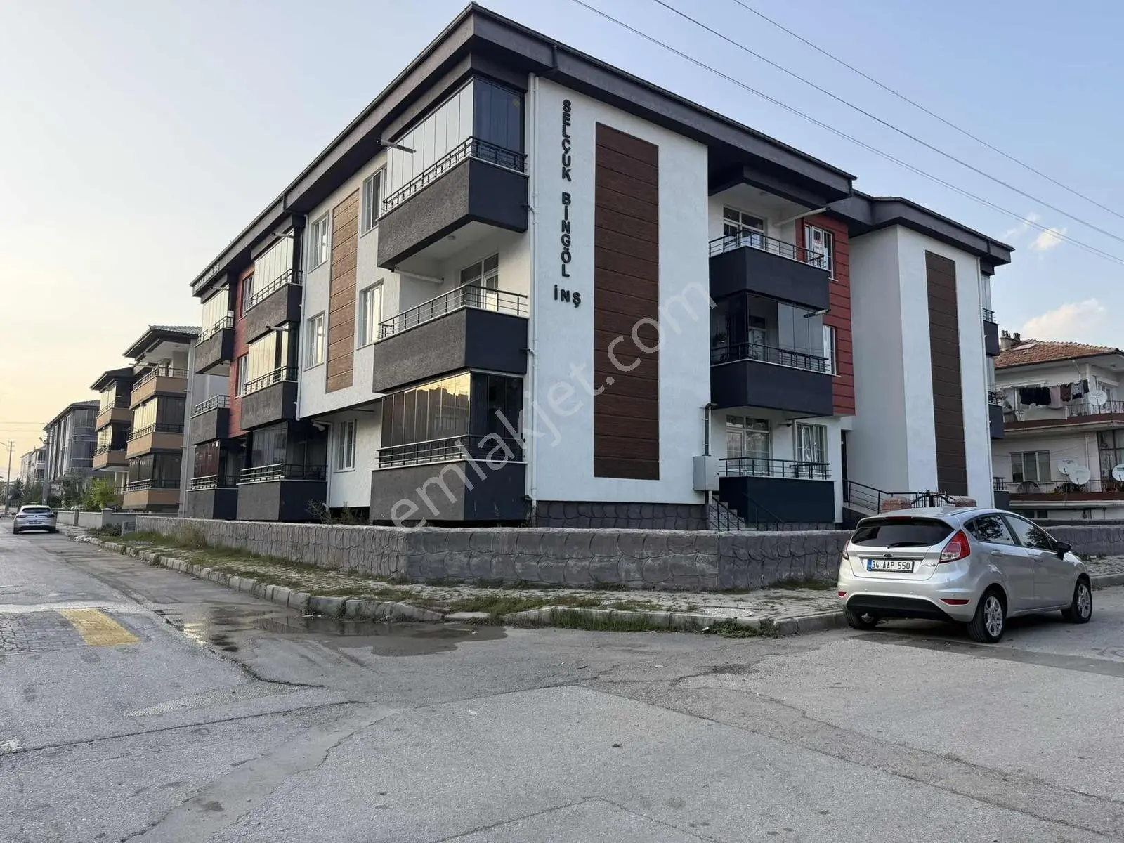 Remax Dem'Den Yeni Mahallede Satılık 1+1 Daire