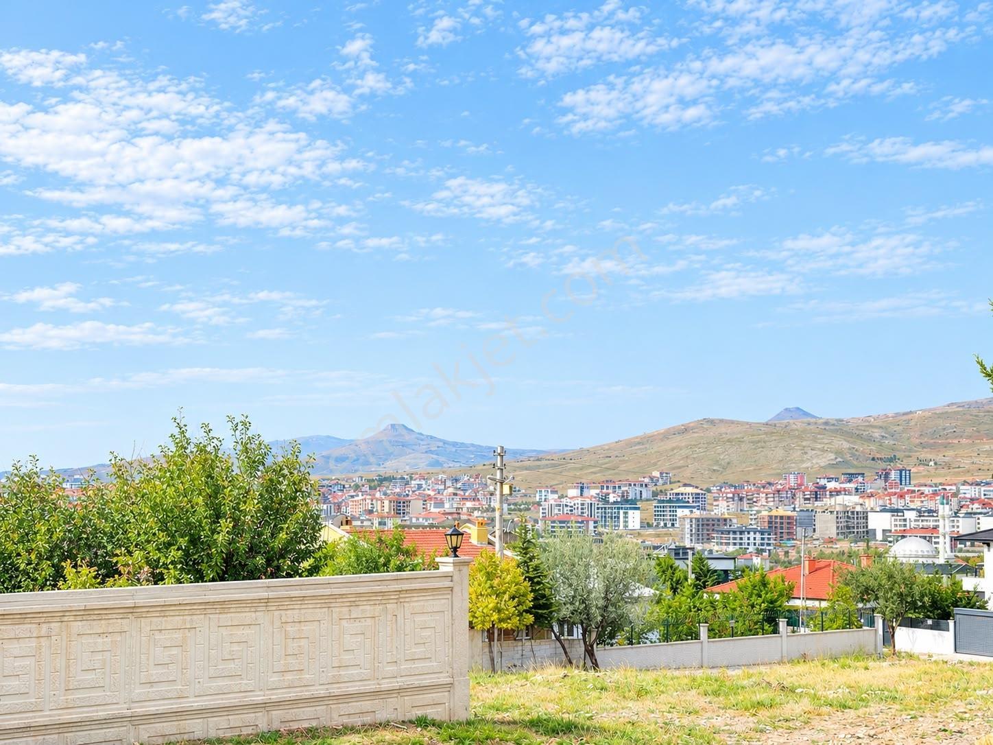 Selehattin Eyyubi Mahallesinde Konya Manzaralı Villalık Arsa — fotoğraf 7