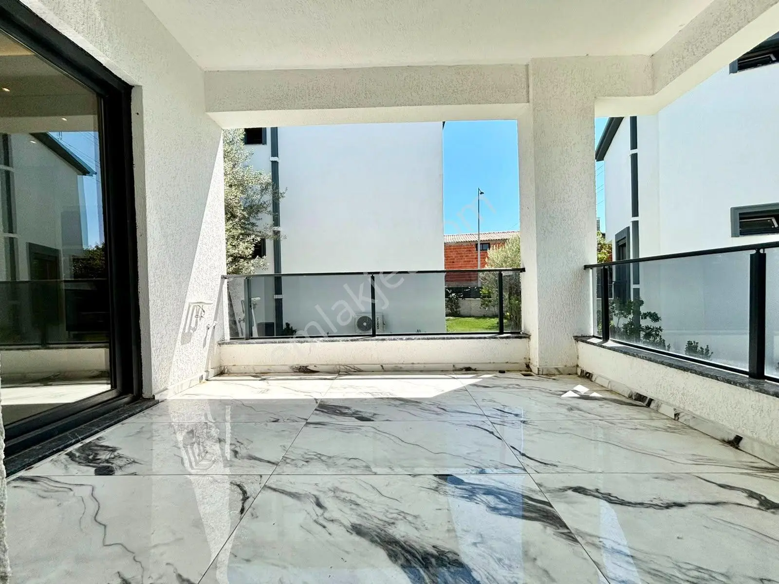 Ay Emlak'tan Zeytinli'de Doğa İle İç İçe Geniş Bahçeli Satılık 5+1 Ultra Lüks Müstakil — fotoğraf 11