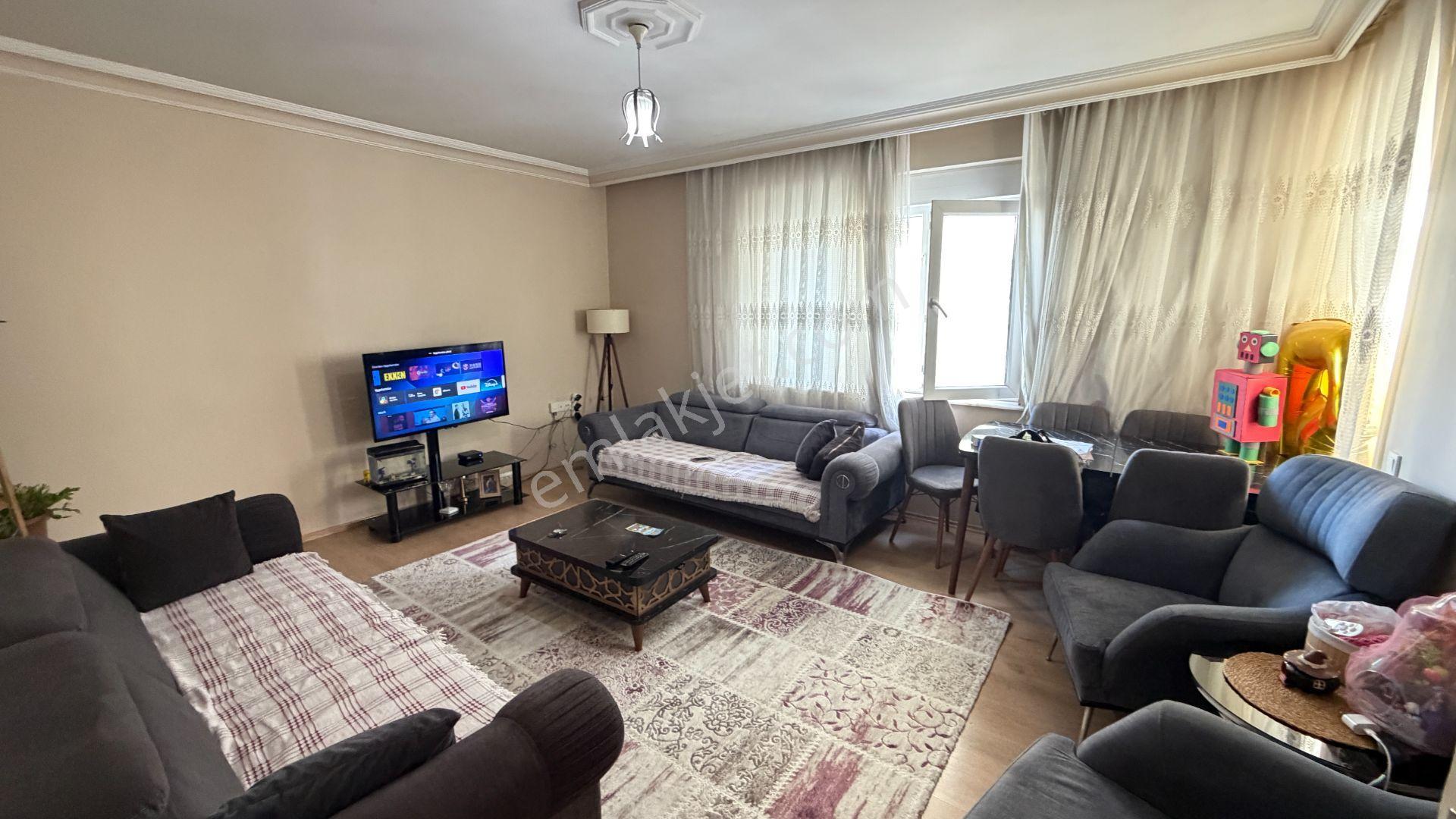 Kızıltoprakta Arakat Fırsat Satılık 2+1 Daire — fotoğraf 2