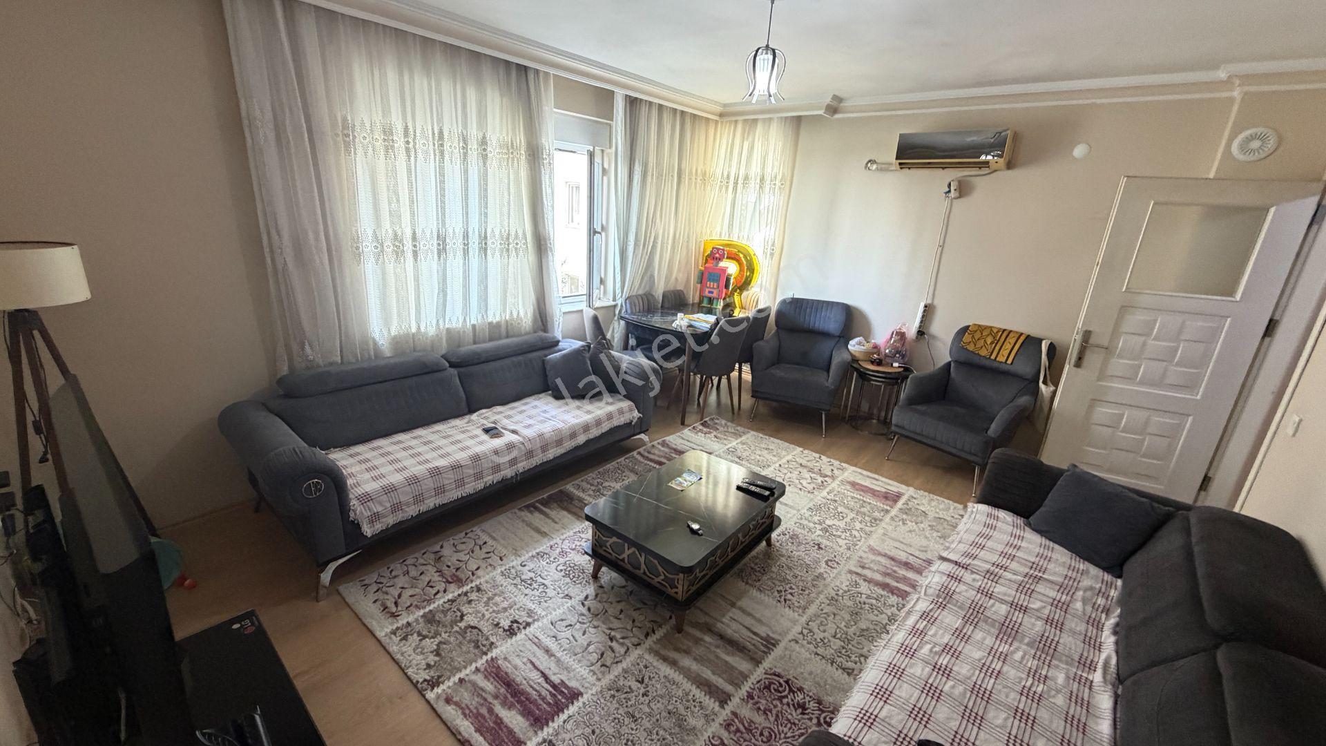 Kızıltoprakta Arakat Fırsat Satılık 2+1 Daire — fotoğraf 3