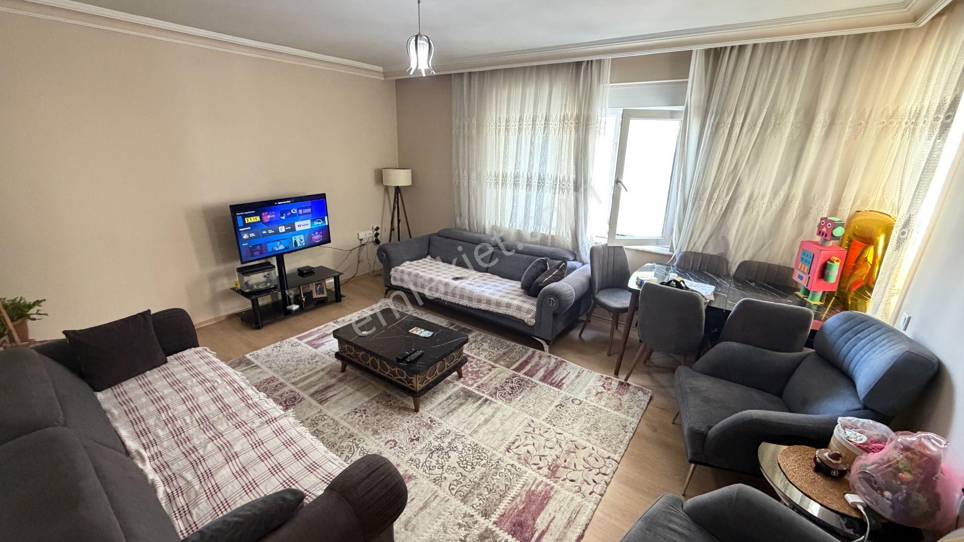 Kızıltoprakta Arakat Fırsat Satılık 2+1 Daire — fotoğraf 4